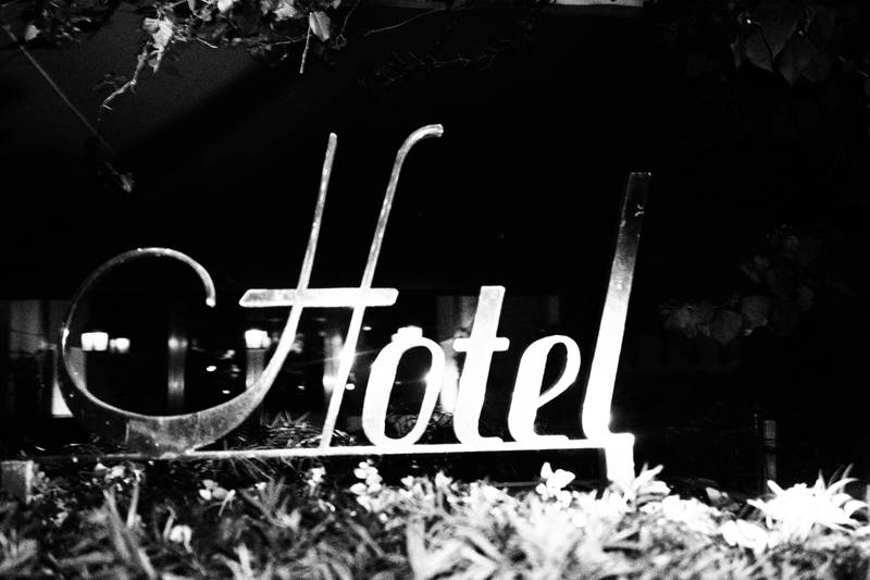 Illustration for article titled NO PHOTOS ALLOWED : SUNSET TOWER HOTEL